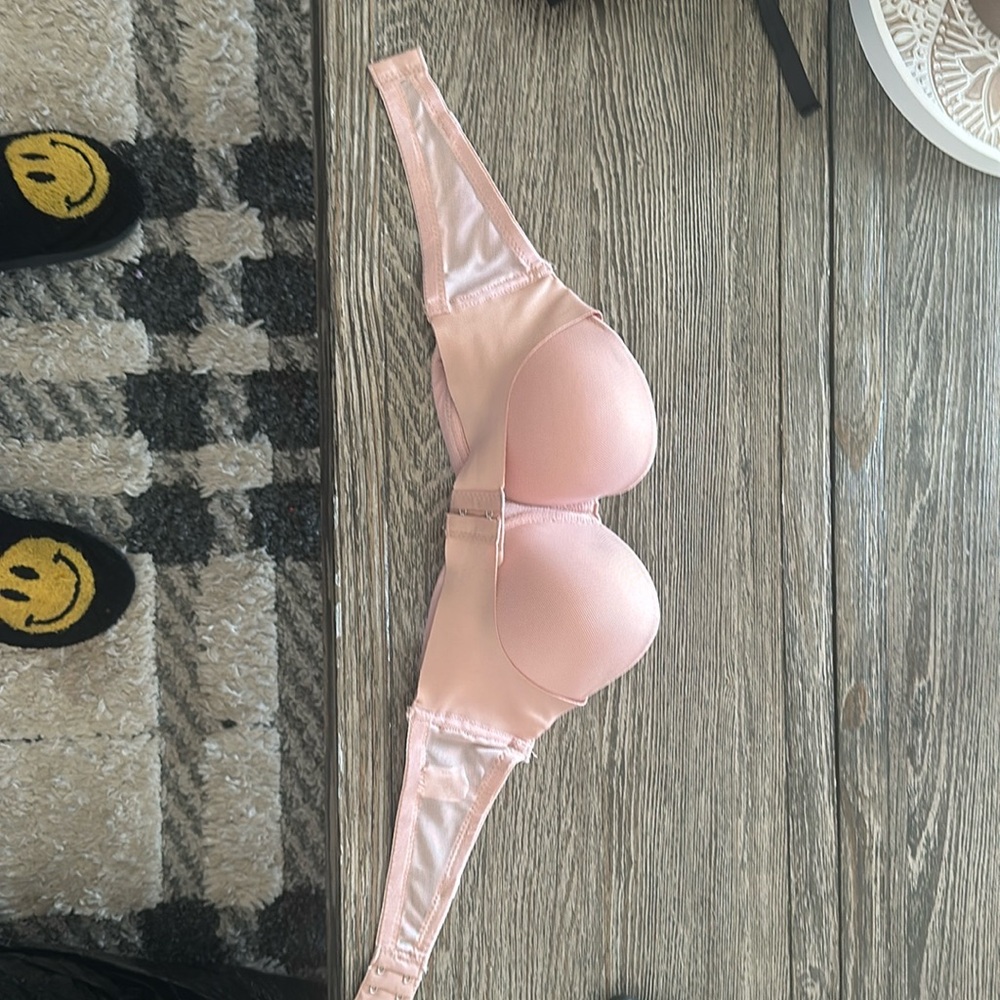 Women’s strapless bra